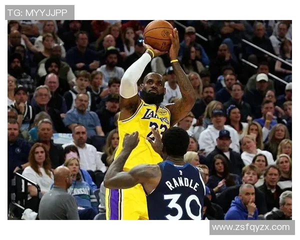 镜头捕捉:湖人赛场小动作引发热议 镜头捕捉:湖人赛场小动作引发热议