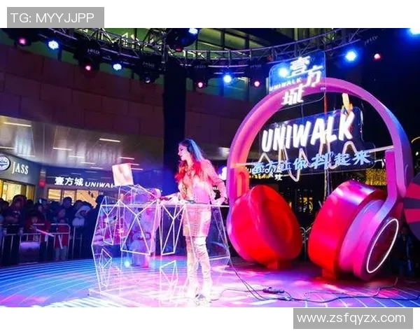 球迷连夜排队争抢限量版球衣 热情场面堪比演唱会盛况 球迷连夜排队争抢限量版球衣 热情场面堪比演唱会盛况